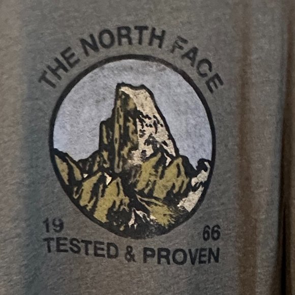 Set of 2 - The North Face Men XL Mountain Logo Short sleeve T-Shirts - Picture 12 of 12